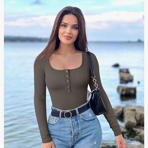 QQQ waist snatching henley ribbed body suit